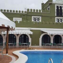 Отель Hostal Castellverd бассейн