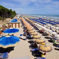 Отель Green Bay Village пляж
