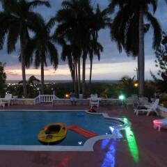 Отель A Piece of Paradise Montego Bay Ямайка, Монтего-Бей - отзывы, цены и фото номеров - забронировать отель A Piece of Paradise Montego Bay онлайн бассейн фото 2