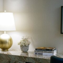 Отель InterContinental Washington D.C. - The Wharf, an IHG Hotel США, Вашингтон - отзывы, цены и фото номеров - забронировать отель InterContinental Washington D.C. - The Wharf, an IHG Hotel онлайн удобства в номере фото 2