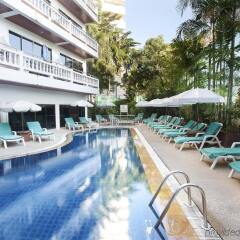 Inn Patong Hotel Phuket бассейн
