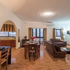 Отель Fleur 3 bedroom apartment Sliema Мальта, Слима - отзывы, цены и фото номеров - забронировать отель Fleur 3 bedroom apartment Sliema онлайн комната для гостей фото 5