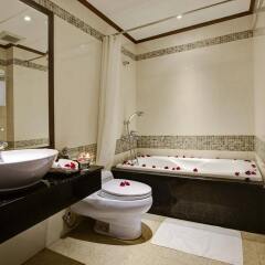 Отель Golden Lotus Hotel Вьетнам, Ханой - отзывы, цены и фото номеров - забронировать отель Golden Lotus Hotel онлайн ванная