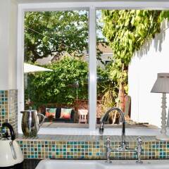 Отель Spacious 3 Bedroom Home in Brighton