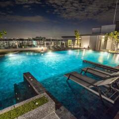 Debotan Hotel Бангкок бассейн