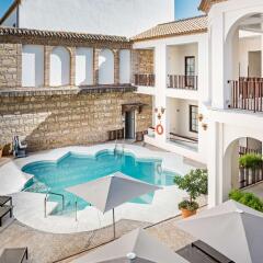 NH Collection Amistad Córdoba Hotel бассейн