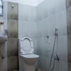 Отель Mount Blue Tourist Hostel Непал, Покхара - отзывы, цены и фото номеров - забронировать отель Mount Blue Tourist Hostel онлайн ванная