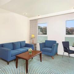 Отель Courtyard by Marriott Dubai Green Community комната для гостей фото 4
