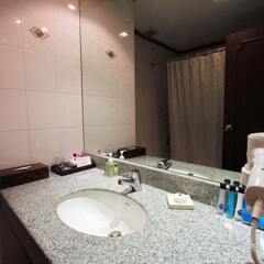Отель St. James Hotel Таиланд, Бангкок - отзывы, цены и фото номеров - забронировать отель St. James Hotel онлайн ванная
