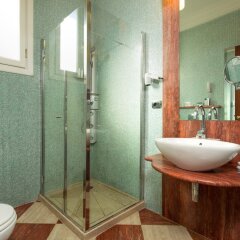 Отель Montebello Splendid Hotel Италия, Флоренция - 12 отзывов об отеле, цены и фото номеров - забронировать отель Montebello Splendid Hotel онлайн ванная фото 2