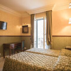 Hotel Donatello сейф в номере