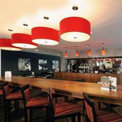 Отель Holiday Inn London - Luton Airport гостиничный бар