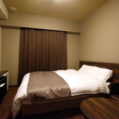 Отель Dormy Inn Premium Hakata Canal City Mae сейф в номере