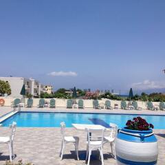 Mediterranean Hotel Apartments & Studios бассейн фото 2