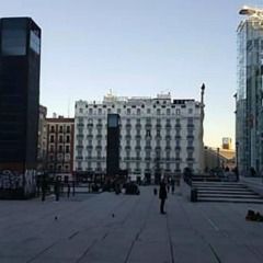 Отель MC YOLO Apartamento Museo Reina Sofia Испания, Мадрид - отзывы, цены и фото номеров - забронировать отель MC YOLO Apartamento Museo Reina Sofia онлайн городской автобус