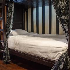 Отель Bed and Butler Hostel Таиланд, Бангкок - отзывы, цены и фото номеров - забронировать отель Bed and Butler Hostel онлайн комната для гостей