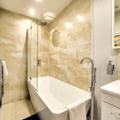 Отель City Centre Georgian Maindoor 2bed/2bath Apartment Великобритания, Эдинбург - отзывы, цены и фото номеров - забронировать отель City Centre Georgian Maindoor 2bed/2bath Apartment онлайн ванная фото 2