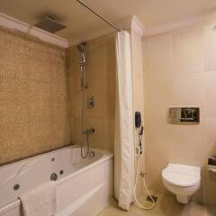 Отель Atithi Resort & Spa Непал, Покхара - отзывы, цены и фото номеров - забронировать отель Atithi Resort & Spa онлайн ванная фото 2