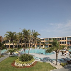 Отель Dolphin Beach Resort бассейн