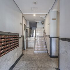 Отель Alterhome Apartamento Plaza de Castilla II интерьер отеля