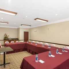 Отель Comfort Suites Plainview фото 2