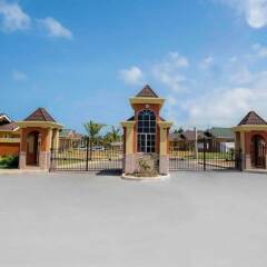 Отель Zades Vacation Home Ямайка, Очо-Риос - отзывы, цены и фото номеров - забронировать отель Zades Vacation Home онлайн парковка