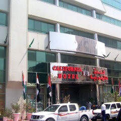 California Hotel парковка