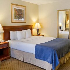 Отель Clarion Inn I-10 East at Beltway комната для гостей фото 5