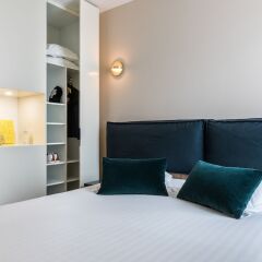 Отель Champs Elysees Friedland Париж сейф в номере