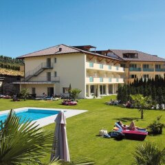 Hotel Weingarten Кальдаро-сулла-Страда-дель-Вино бассейн