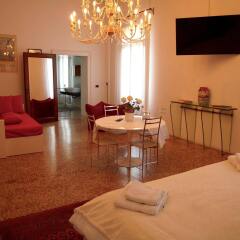 Отель B&B Giardino Jappelli (Villa Ca' Minotto) Италия, Роза - отзывы, цены и фото номеров - забронировать отель B&B Giardino Jappelli (Villa Ca' Minotto) онлайн комната для гостей фото 2