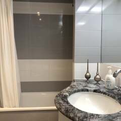 Отель Lisbon Luxe Spacious Flat ванная фото 2