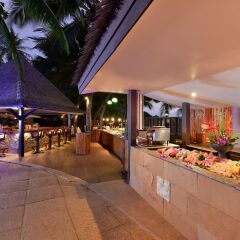 Отель Andaman White Beach Resort Таиланд, пляж Банг-Тао - 3 отзыва об отеле, цены и фото номеров - забронировать отель Andaman White Beach Resort онлайн питание фото 3