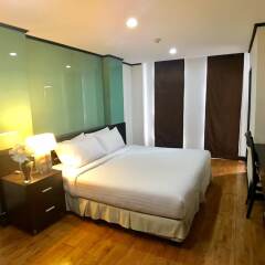 Отель Twin Peaks Sukhumvit Suites Бангкок комната для гостей фото 4