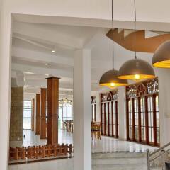 The Reef Beach Hotel Negombo интерьер отеля