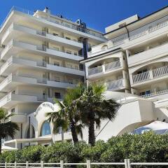 Yes Hotel Touring вид на фасад фото 2
