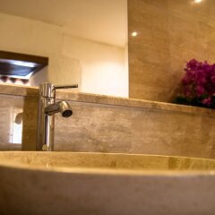 Courtyard Hotel Kalkan Турция, Калкан - отзывы, цены и фото номеров - забронировать отель Courtyard Hotel Kalkan онлайн ванная