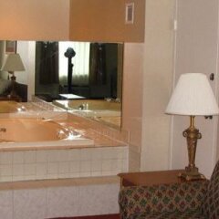 La Quinta Inn & Suites by Wyndham Aberdeen-APG in Aberdeen, United States of America from 122$, photos, reviews - zenhotels.com bathroom