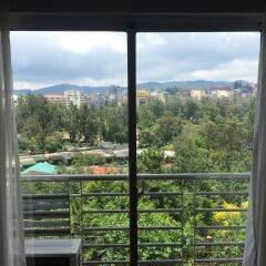 Отель Baguio Burnham Suites Филиппины, Багуйо - отзывы, цены и фото номеров - забронировать отель Baguio Burnham Suites онлайн балкон