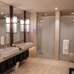 Отель Al Manara, a Luxury Collection Hotel, Saraya Aqaba Иордания, Акаба - 1 отзыв об отеле, цены и фото номеров - забронировать отель Al Manara, a Luxury Collection Hotel, Saraya Aqaba онлайн ванная