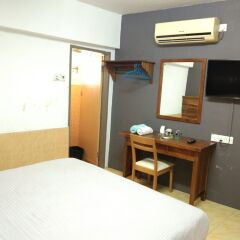 Room V Jalan Sultanah In Batu Pahat Malaysia From 23 Photos Reviews Zenhotels Com