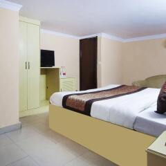 Отель Landmark Inn сейф в номере