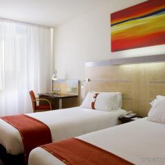 Отель Holiday Inn Express Barcelona City 22@ комната для гостей фото 3