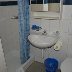 Отель Jacqueline 12 - Two Bedroom Швейцария, Гштад - отзывы, цены и фото номеров - забронировать отель Jacqueline 12 - Two Bedroom онлайн ванная