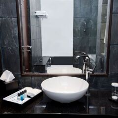 Ocean Edge Suites & Hotel Colombo ванная
