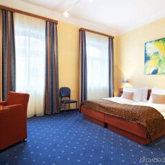 Hotel Nestroy комната для гостей