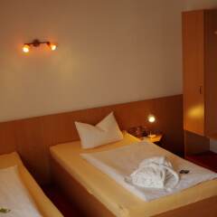 Hotel Zum Abschlepphof сейф в номере