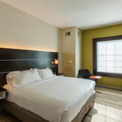 Holiday Inn Express Hotel & Suites Reading комната для гостей