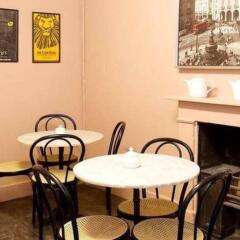 Отель Curzon House Hotel - Hostel Великобритания, Лондон - отзывы, цены и фото номеров - забронировать отель Curzon House Hotel - Hostel онлайн питание