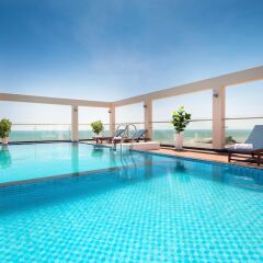 Отель Corvin Hotel Вьетнам, Вунгтау - отзывы, цены и фото номеров - забронировать отель Corvin Hotel онлайн бассейн фото 3